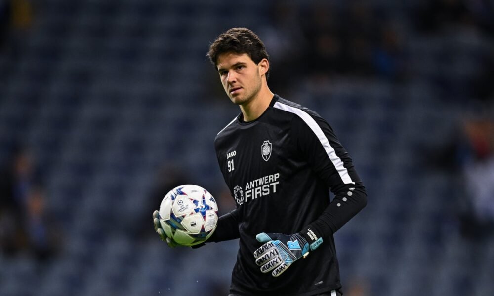 Meet Senne Lammens: Manchester United's New Goalkeeper Shattering xG Models with an Unbelievable Penalty Record!