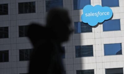 Hackers hold 1 billion customer records to ransom