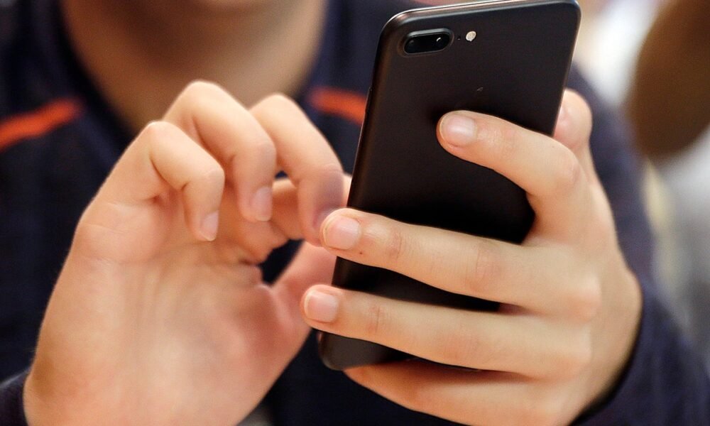 Criminal gangs in China have made more than $1 billion by targeting Americans with annoying texts: report