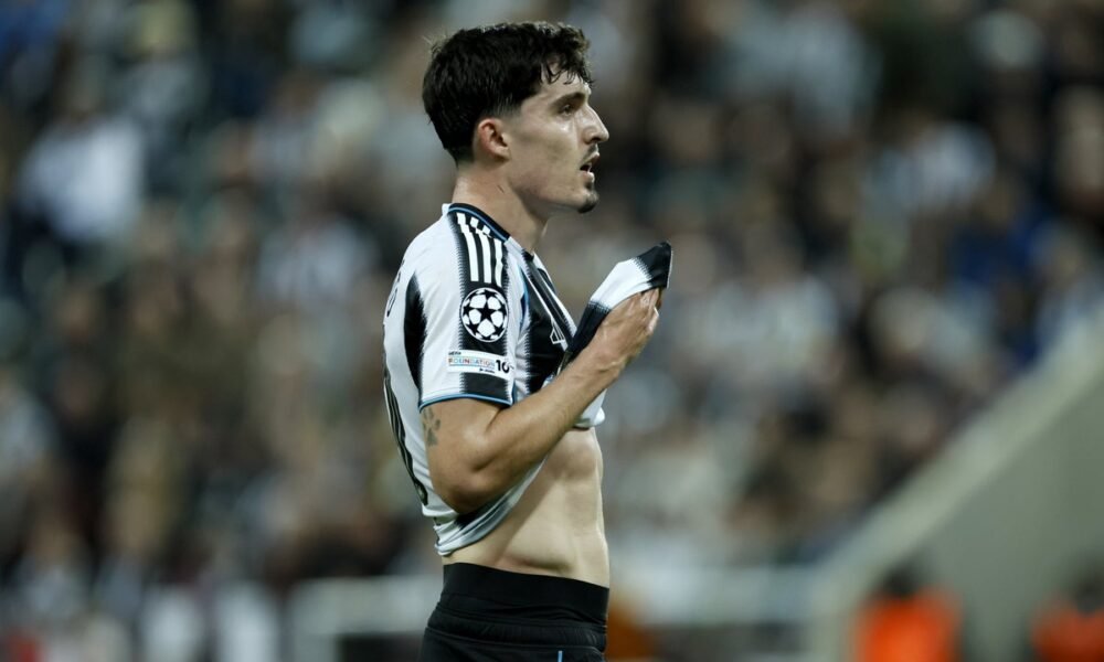 "Breaking News: Key Newcastle Defender OUT for 8 Weeks—What This Means for the Team!"